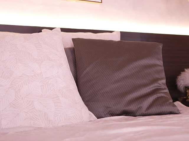 IvyEllis's BongaCams show and profile