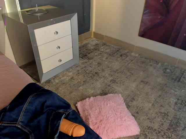 IvyEllis webcam