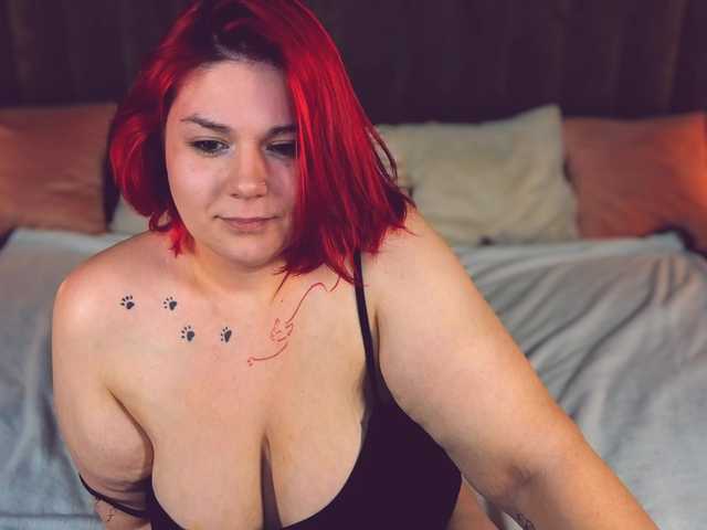 BettyDark's BongaCams show and profile
