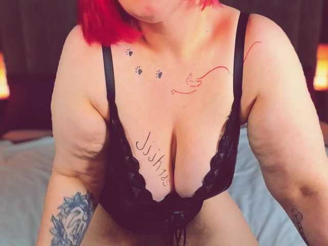 BettyDark's BongaCams show and profile