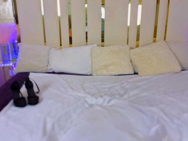 BettyDark's BongaCams show and profile