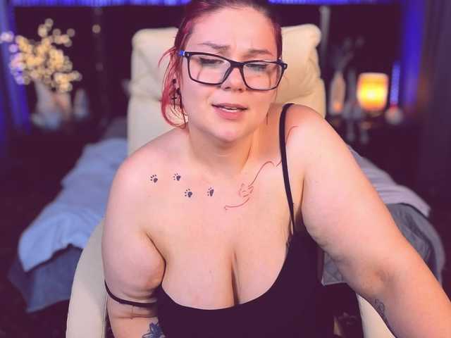 BettyDark's BongaCams show and profile