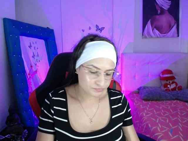 esmeraldaa098 webcam