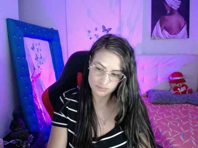 esmeraldaa098 webcam