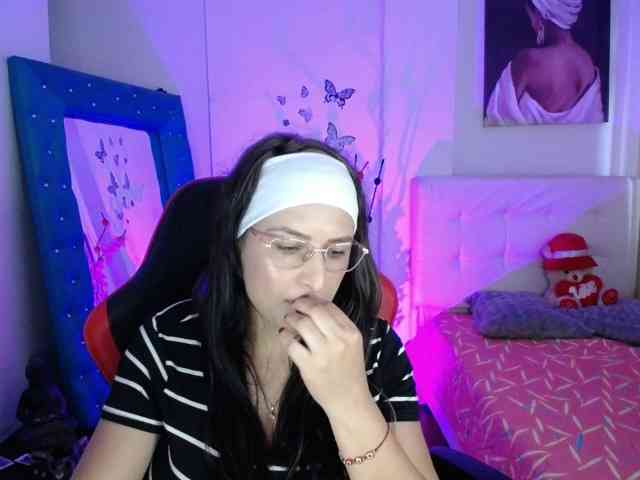 esmeraldaa098 webcam