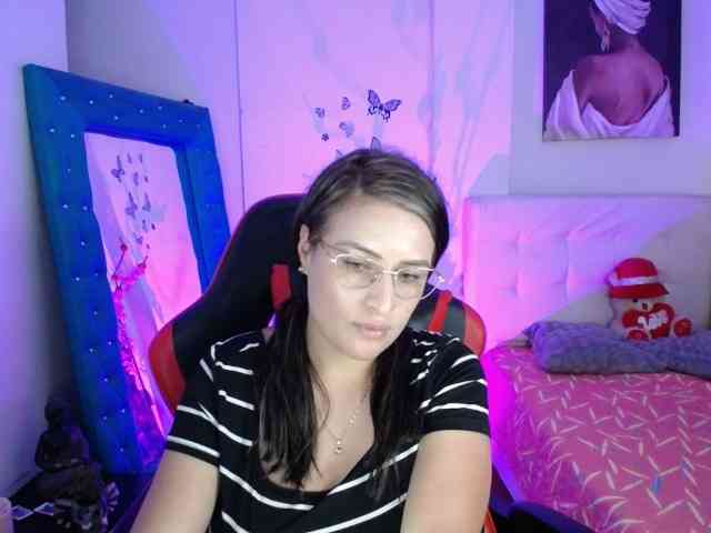 esmeraldaa098 webcam