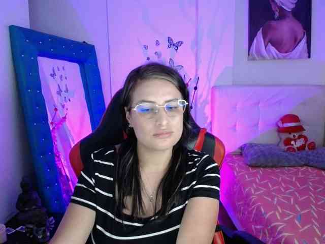 esmeraldaa098 webcam