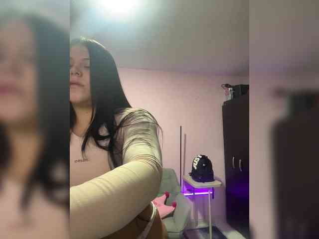 Sarah2Colliins webcam
