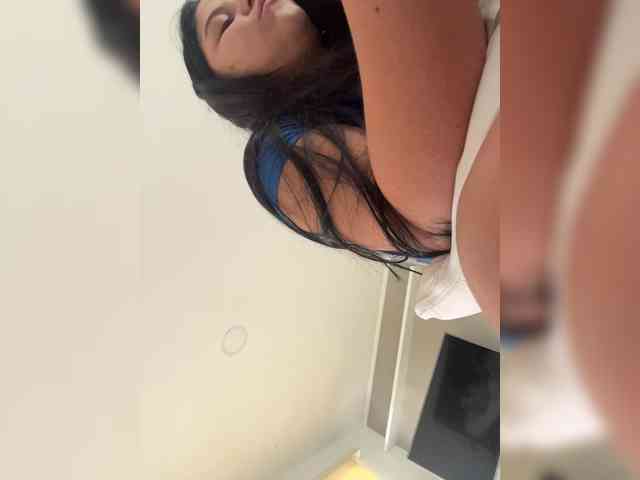 Sarah2Colliins webcam