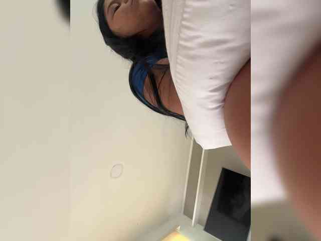 Sarah2Colliins webcam