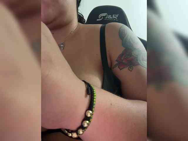 Sarah2Colliins webcam