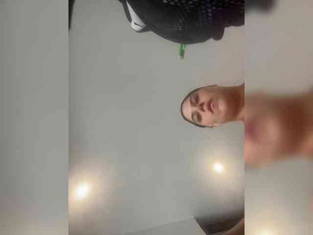 Sarah2Colliins webcam