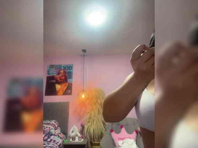 Sarah2Colliins webcam