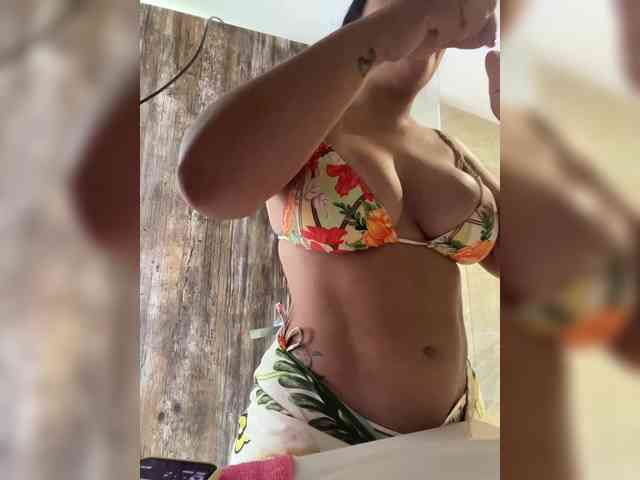 Sarah2Colliins webcam