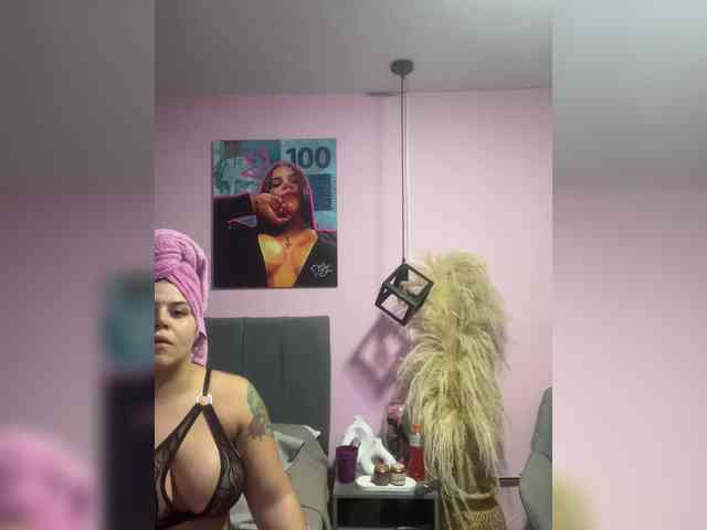 Sarah2Colliins webcam