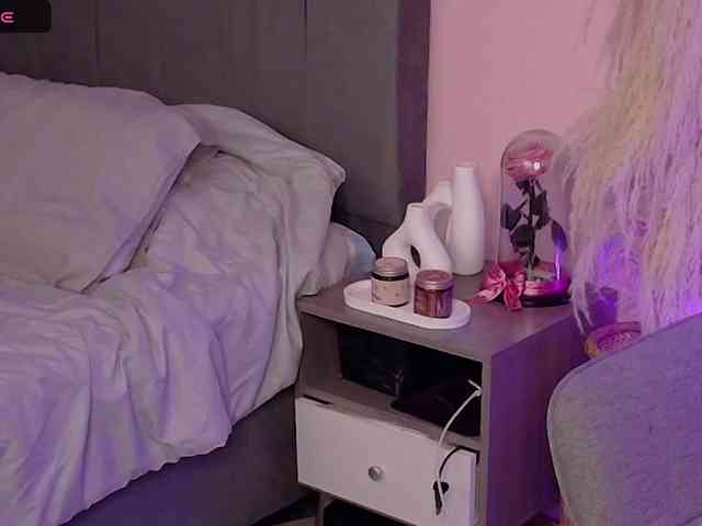 Sarah2Colliins webcam