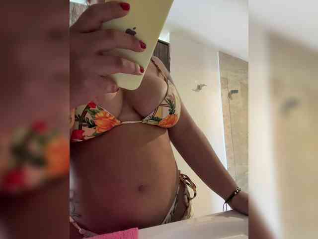 Sarah2Colliins webcam