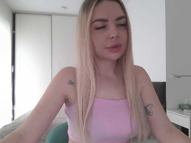 Blondie8853's BongaCams show and profile