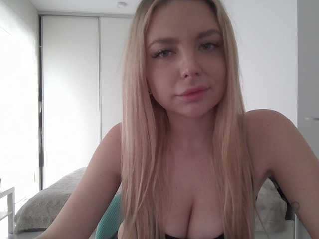Blondie8853's BongaCams show and profile