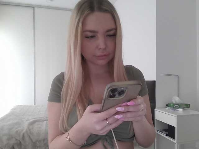 Blondie8853's BongaCams show and profile