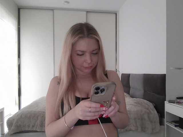 Blondie8853's BongaCams show and profile