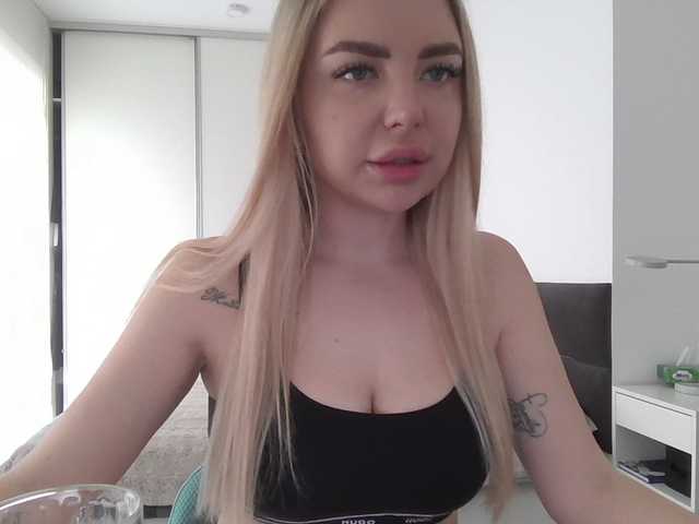 Blondie8853's BongaCams show and profile