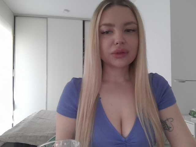 Blondie8853's BongaCams show and profile