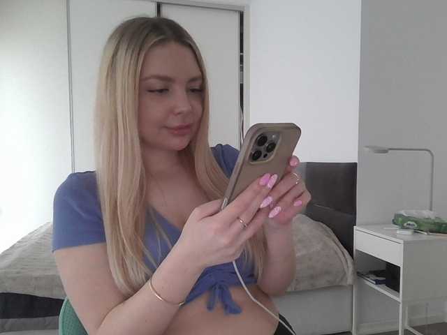 Blondie8853's BongaCams show and profile