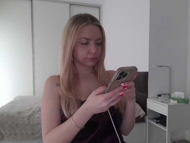 Blondie8853's BongaCams show and profile