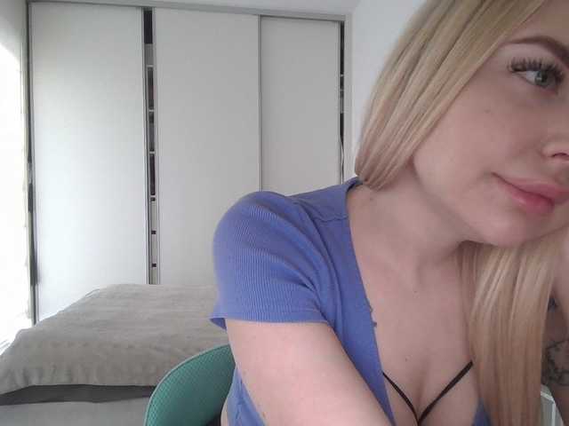 Blondie8853's BongaCams show and profile