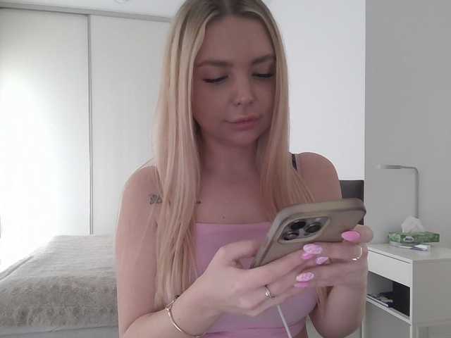 Blondie8853's BongaCams show and profile