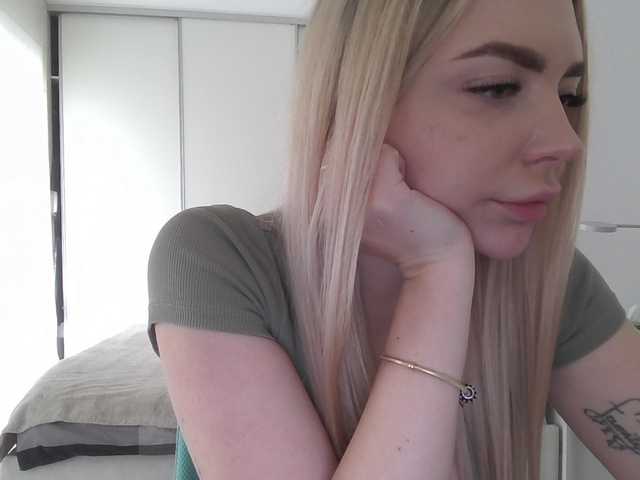 Blondie8853's BongaCams show and profile