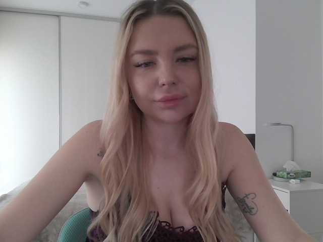 Blondie8853's BongaCams show and profile