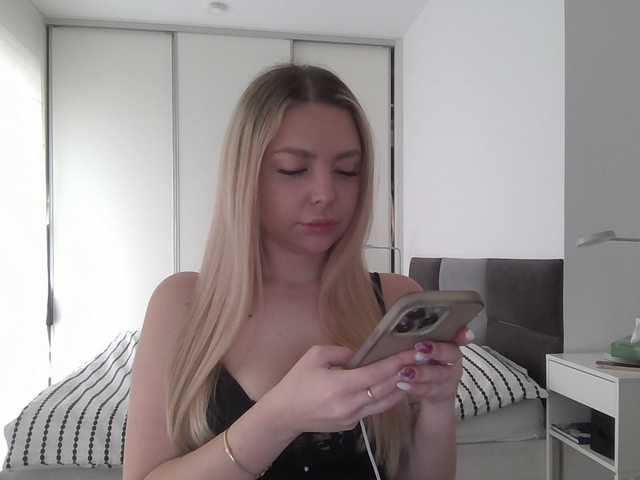 Blondie8853's BongaCams show and profile
