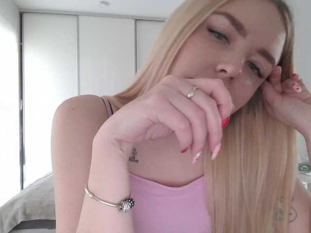 Blondie8853's BongaCams show and profile