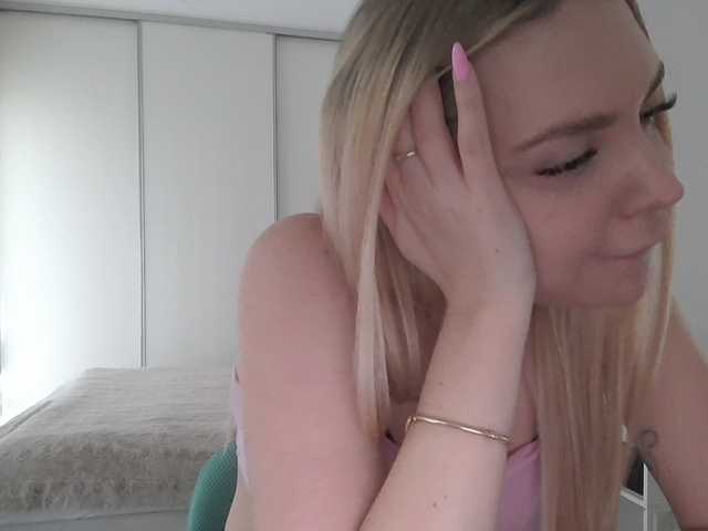 Blondie8853's BongaCams show and profile