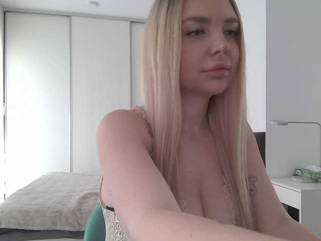 Blondie8853 live cam profile