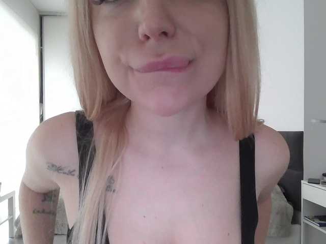 Blondie8853's BongaCams show and profile