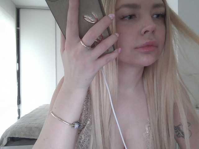 Blondie8853's BongaCams show and profile