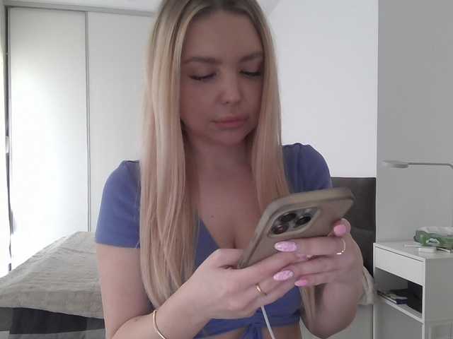 Blondie8853's BongaCams show and profile