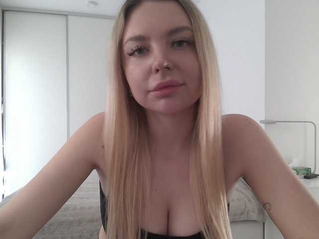 Blondie8853's BongaCams show and profile