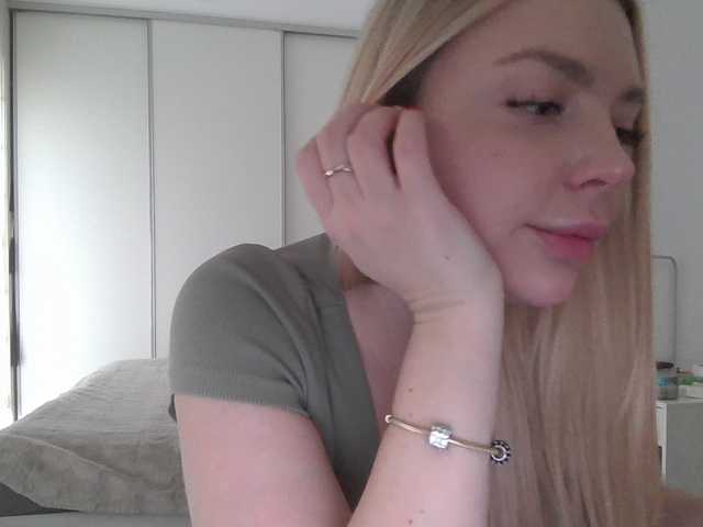 Blondie8853 Live Cam on BongaCams