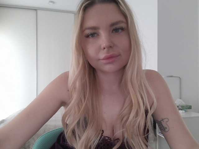Blondie8853 live cam profile
