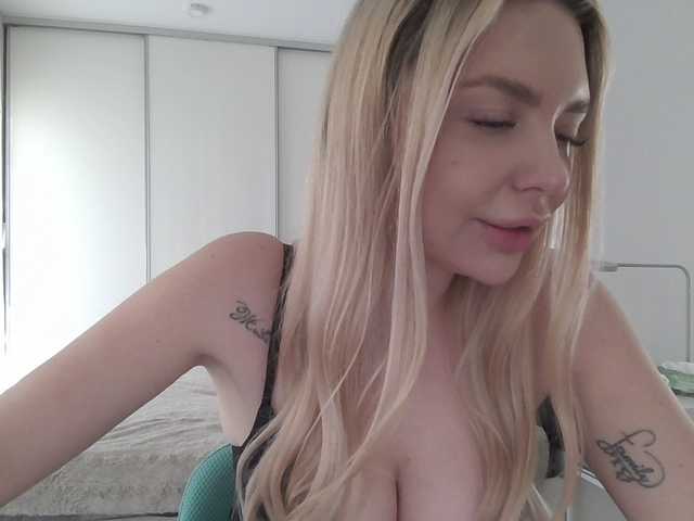 Blondie8853's BongaCams show and profile