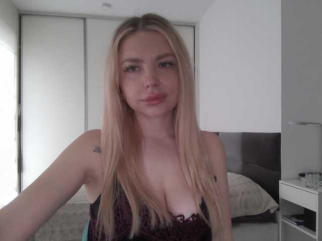 Blondie8853's BongaCams show and profile