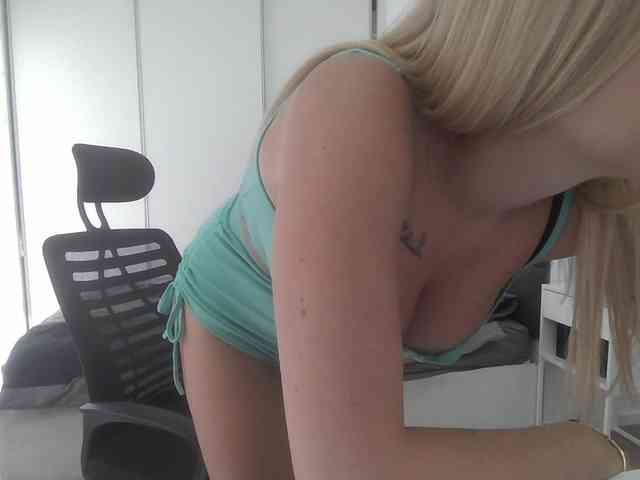 Blondie8853 webcam