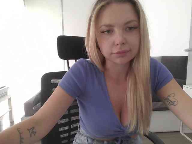 Blondie8853 webcam