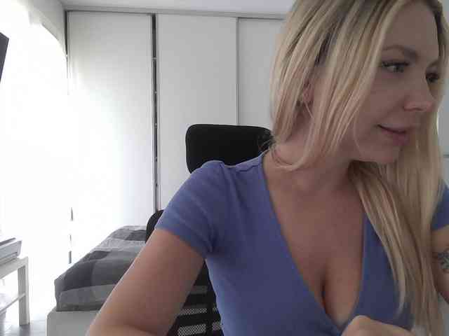 Blondie8853 webcam