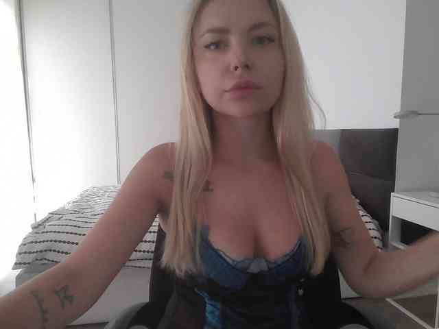 Blondie8853 webcam