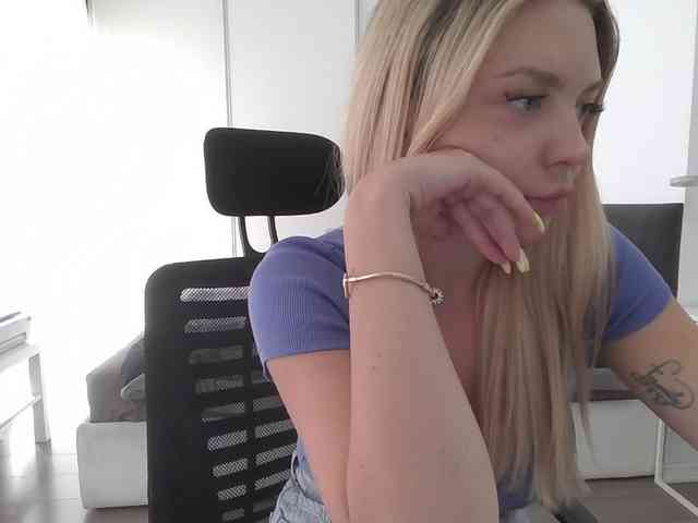 Blondie8853 webcam